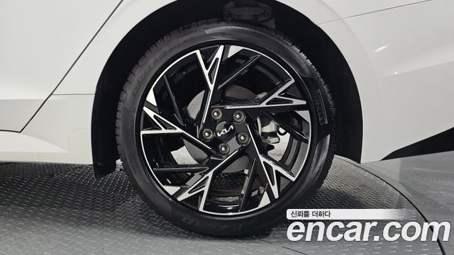 Kia K5 (III) 2.0 Noblesse 2024 — фото 21