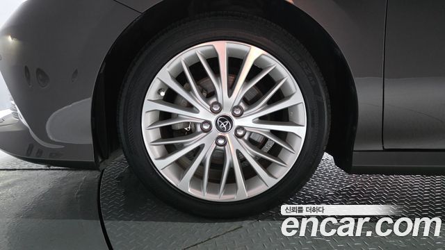 Toyota Camry (XV70) 2.5 XLE Hybrid 2019 — фото 5