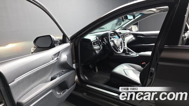 Toyota Camry (XV70) 2.5 XLE Hybrid 2019 — фото 10
