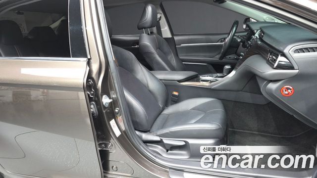 Toyota Camry (XV70) 2.5 XLE Hybrid 2019 — фото 15