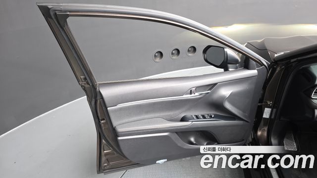 Toyota Camry (XV70) 2.5 XLE Hybrid 2019 — фото 30