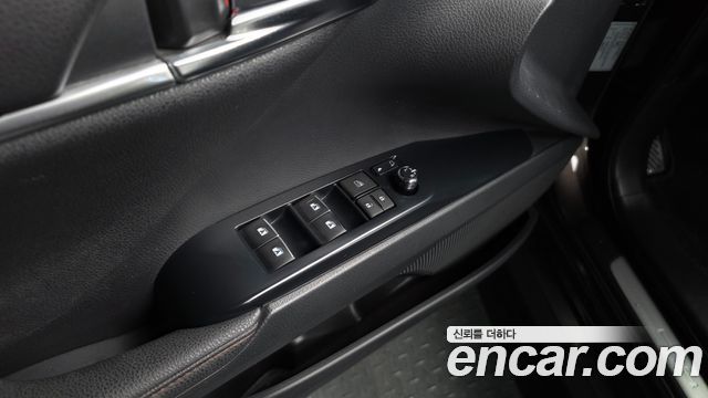 Toyota Camry (XV70) 2.5 XLE Hybrid 2019 — фото 41