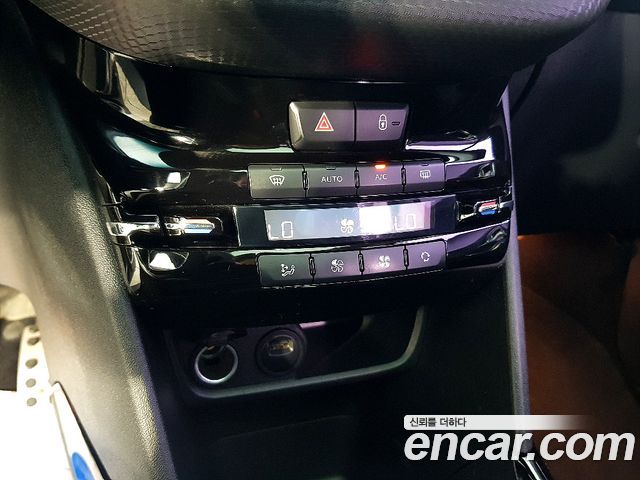 Peugeot 2008 1.6 BlueHDi Feline 2015 — фото 18