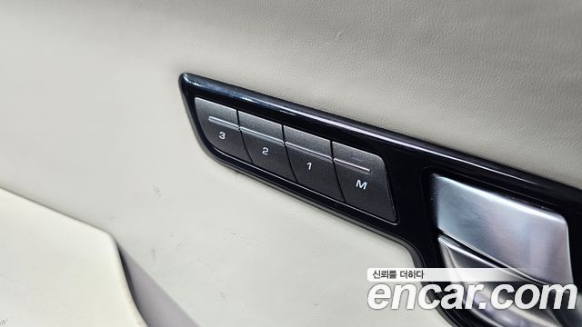 Land Rover Range Rover Evoque 2.0 TD4 HSE 2018 — фото 30