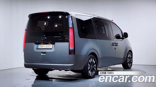 Hyundai Staria 4WD Lounge 9-Seater Inspiration 2023 — фото 2