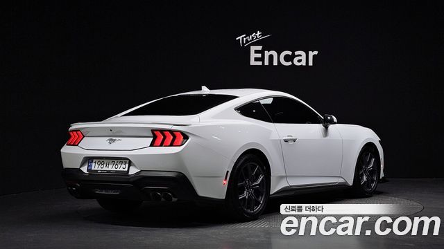 Ford Mustang (VII) 2.3 EcoBoost Premium Coupe 2024 — фото 2