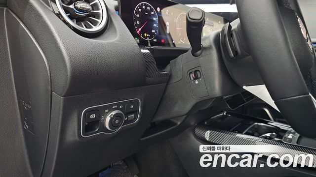 Mercedes-Benz GLB-Class (X247) GLB200 d 2024 — фото 18