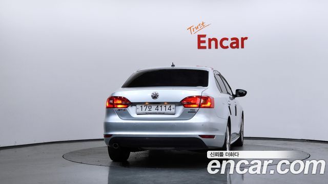 Volkswagen Jetta 1.6 TDI Blue Motion 6th 2012 — фото 4