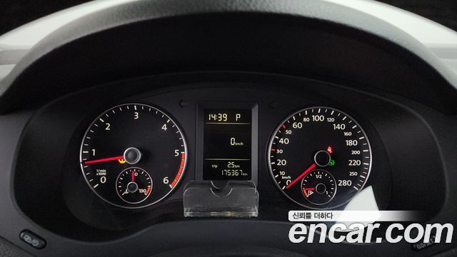 Volkswagen Jetta 1.6 TDI Blue Motion 6th 2012 — фото 8