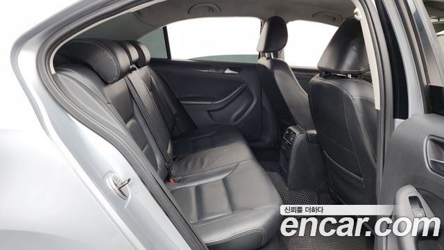 Volkswagen Jetta 1.6 TDI Blue Motion 6th 2012 — фото 11