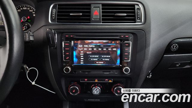 Volkswagen Jetta 1.6 TDI Blue Motion 6th 2012 — фото 12