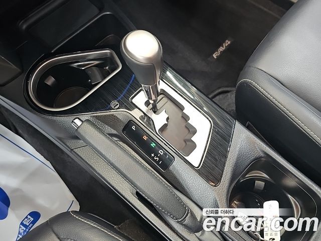 Toyota RAV4 2.5 4WD Hybrid 4th 2018 — фото 9