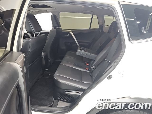 Toyota RAV4 2.5 4WD Hybrid 4th 2018 — фото 15