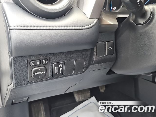 Toyota RAV4 2.5 4WD Hybrid 4th 2018 — фото 20