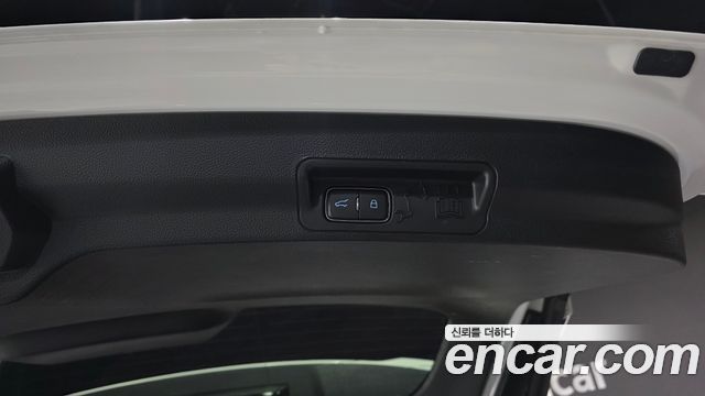 Ford Explorer (VI) 2.3 LimIted 4WD 2020 — фото 17