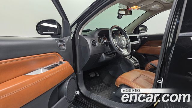 Jeep Compass 2.4 Limited 1st 2016 — фото 12