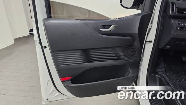 Hyundai Staria 4WD Tourer 11-Seater Modern 2025 — фото 24