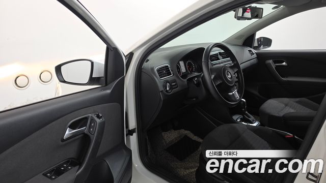 Volkswagen Polo 1.6 TDI R-Line 5th 2014 — фото 10