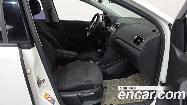 Volkswagen Polo 1.6 TDI R-Line 5th 2014 — фото 11