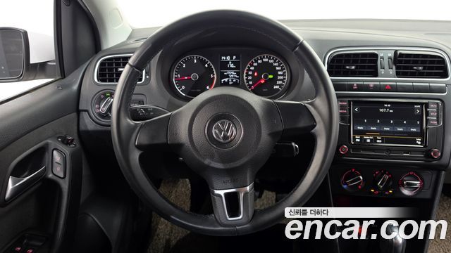 Volkswagen Polo 1.6 TDI R-Line 5th 2014 — фото 13