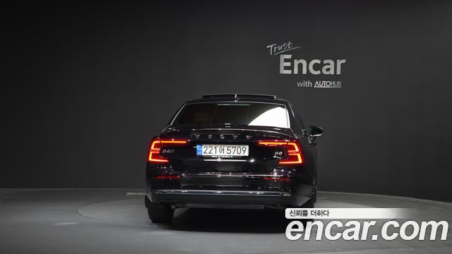 Volvo S60 (III) B5 Ultimate Bright 2023 — фото 4