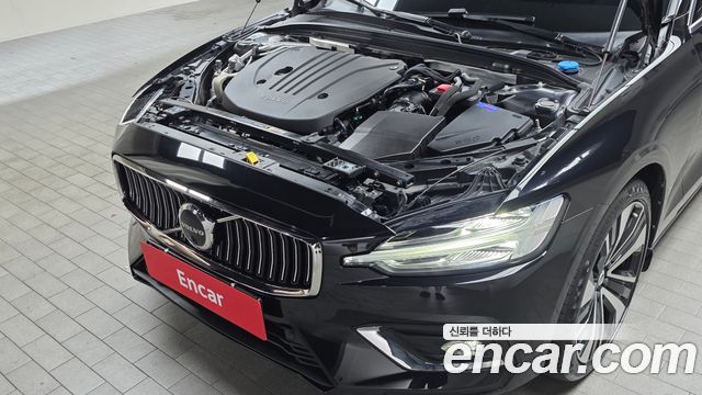 Volvo S60 (III) B5 Ultimate Bright 2023 — фото 6