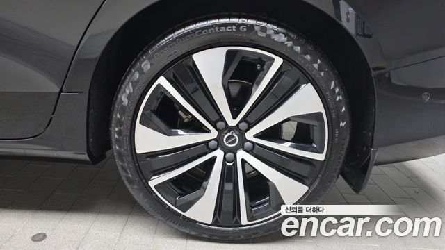 Volvo S60 (III) B5 Ultimate Bright 2023 — фото 21