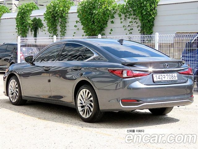 Lexus ES300h (VII) Executive 2023 — фото 3