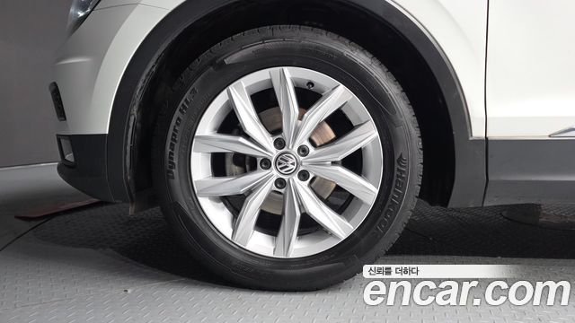 Volkswagen Tiguan (II) 2.0 TDI Premium 2018 — фото 5