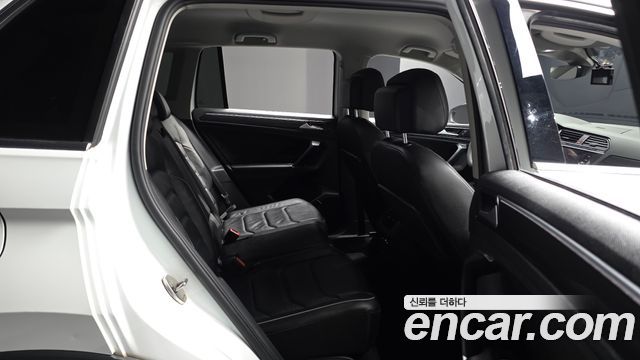 Volkswagen Tiguan (II) 2.0 TDI Premium 2018 — фото 11