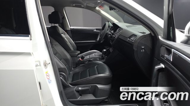 Volkswagen Tiguan (II) 2.0 TDI Premium 2018 — фото 12
