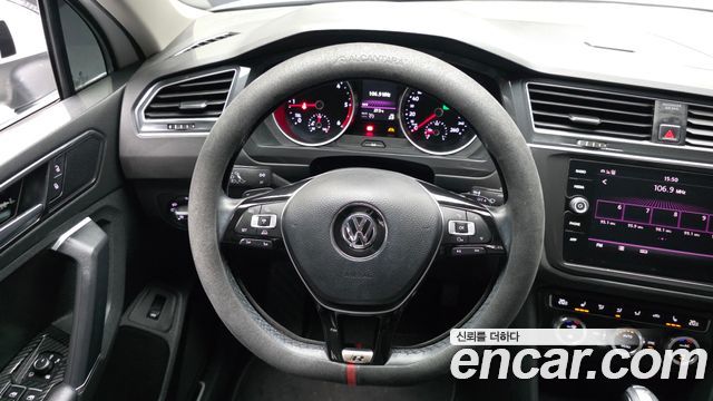 Volkswagen Tiguan (II) 2.0 TDI Premium 2018 — фото 13