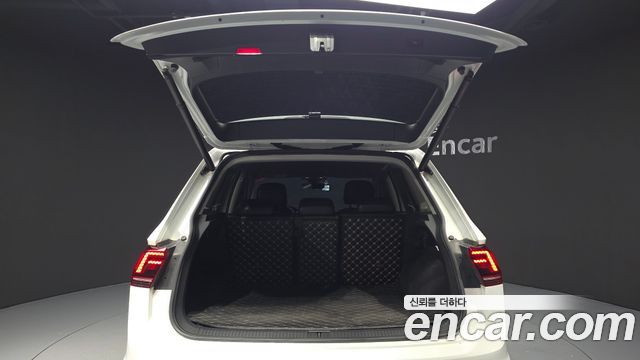 Volkswagen Tiguan (II) 2.0 TDI Premium 2018 — фото 20