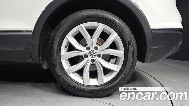 Volkswagen Tiguan (II) 2.0 TDI Premium 2018 — фото 21