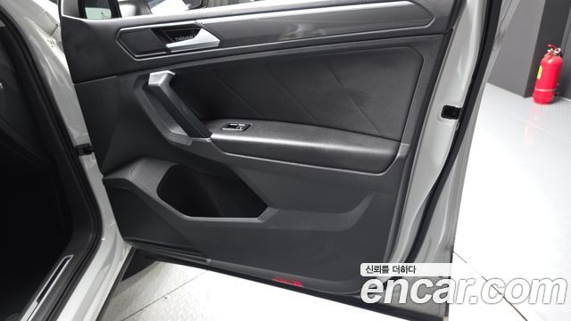 Volkswagen Tiguan (II) 2.0 TDI Premium 2018 — фото 24