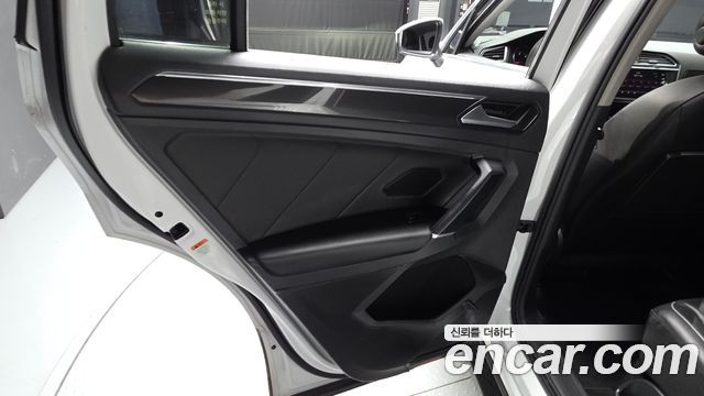 Volkswagen Tiguan (II) 2.0 TDI Premium 2018 — фото 25