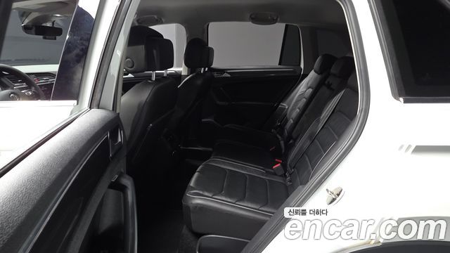 Volkswagen Tiguan (II) 2.0 TDI Premium 2018 — фото 26