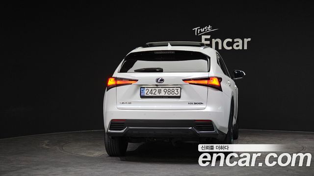 Lexus NX300h Supreme 2019 — фото 4