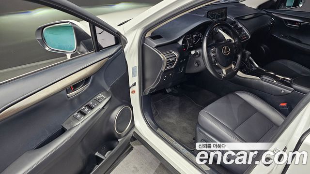 Lexus NX300h Supreme 2019 — фото 10