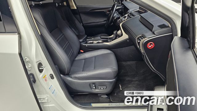 Lexus NX300h Supreme 2019 — фото 11