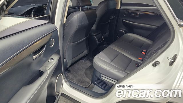 Lexus NX300h Supreme 2019 — фото 12