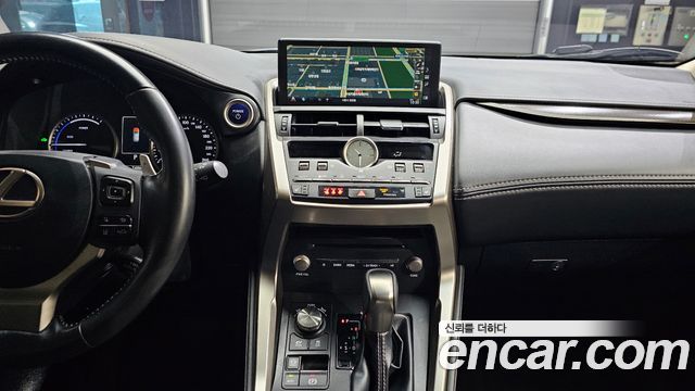 Lexus NX300h Supreme 2019 — фото 18