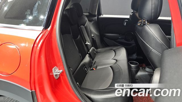 MINI Cooper D 5Door Standard 3rd 2018 — фото 11
