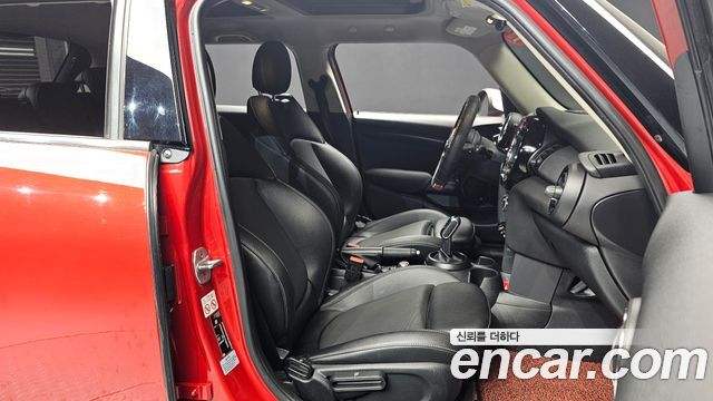 MINI Cooper D 5Door Standard 3rd 2018 — фото 12