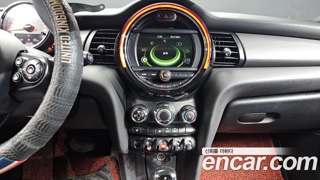 MINI Cooper D 5Door Standard 3rd 2018 — фото 14