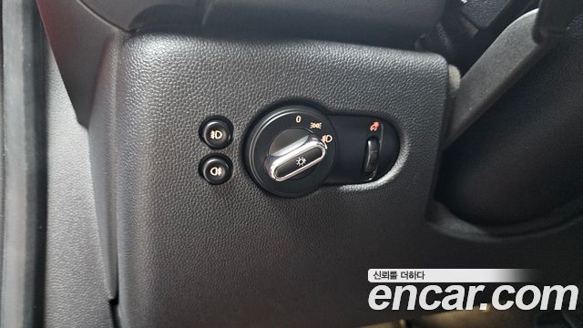 MINI Cooper D 5Door Standard 3rd 2018 — фото 19