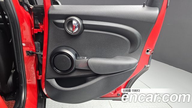 MINI Cooper D 5Door Standard 3rd 2018 — фото 25