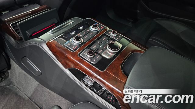Audi A8 4.2 FSI Quattro LWB D4 2012 — фото 18