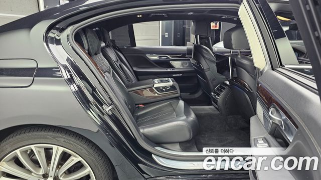 BMW 7 Series (G11) 750Li xDrive 2016 — фото 12