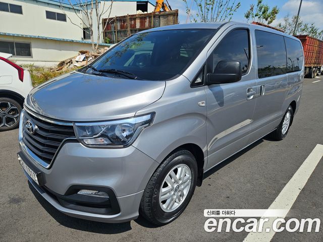 Hyundai Grand Starex Van 3-Seater Smart